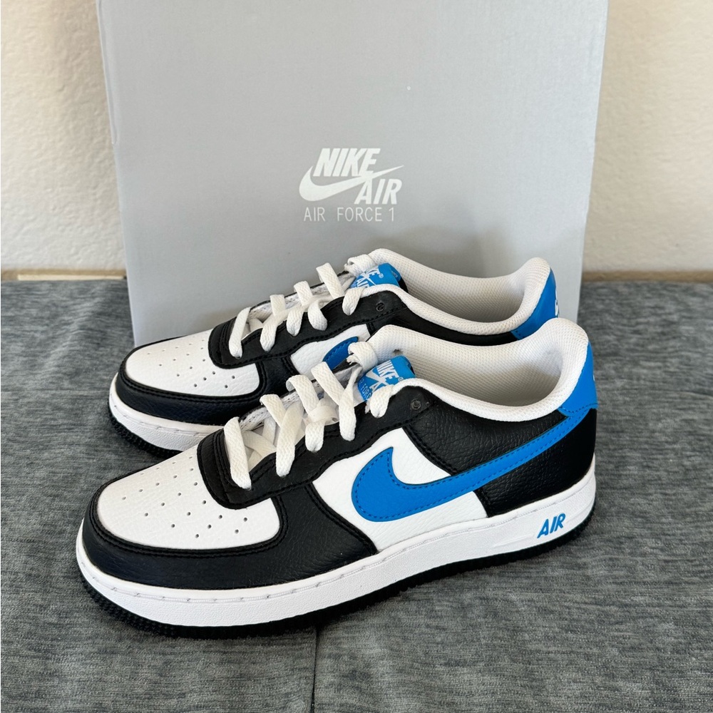 NIKE AIR FORCE 1 GS - Big Boys - Size 4.5Y - (FN8008 001) Black/Blue/White